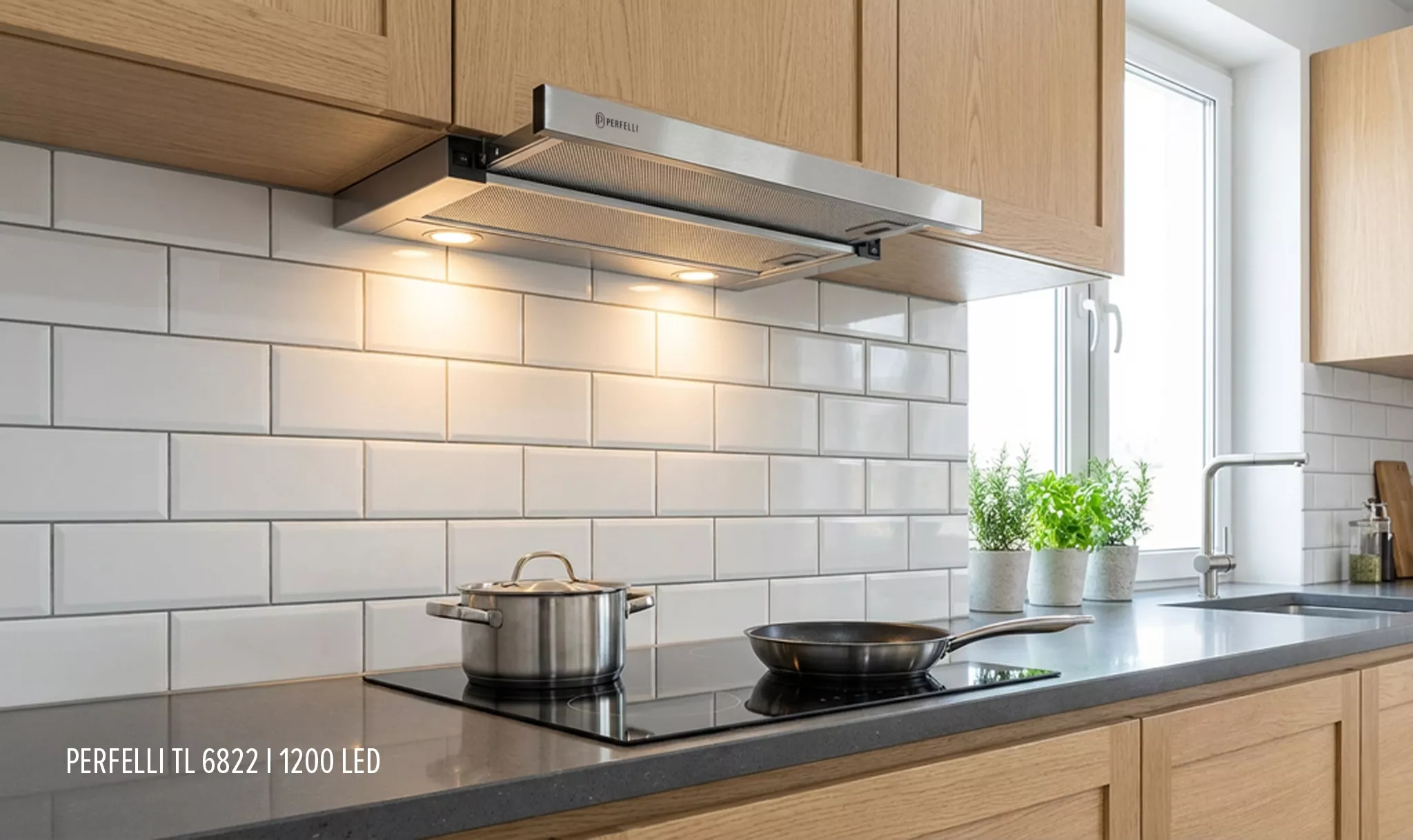 PERFELLI TL 6822 I 1200 LED — телескопічна витяжка в корпусі з нержавіючої сталі PERFELLI TL 6822 I 1200 LED — телескопічна витяжка в корпусі з нержавіючої сталі